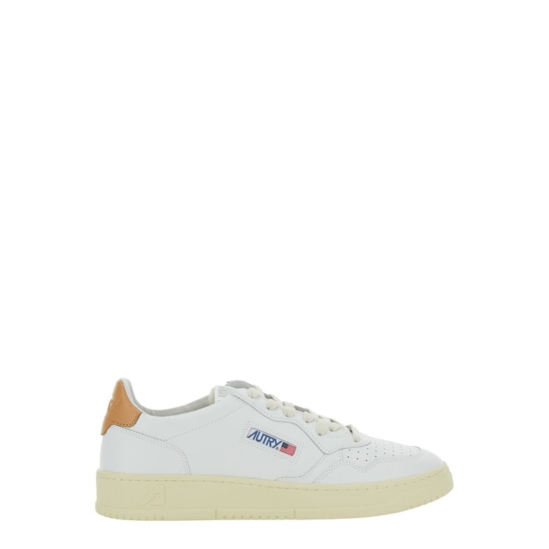 ‘Medalist Low’ White Sneakers with Contrasting Heel Tab in Leather Man Low top Sneakers